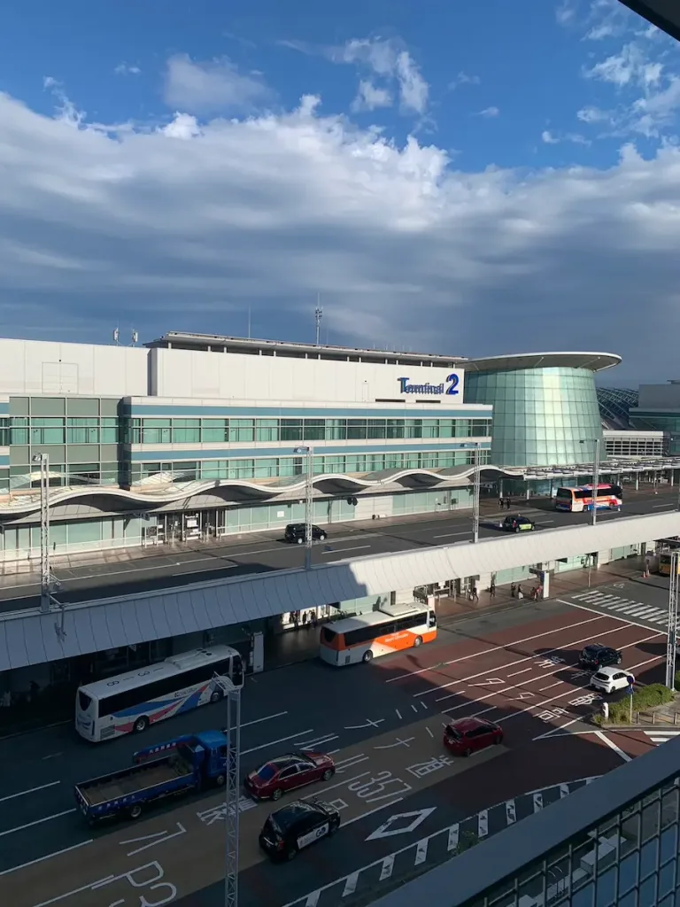 羽田空港第2ターミナル4 | 5人以上乗れるジャンボタクシーとワゴンで東京・埼玉から日本全国や空港まで