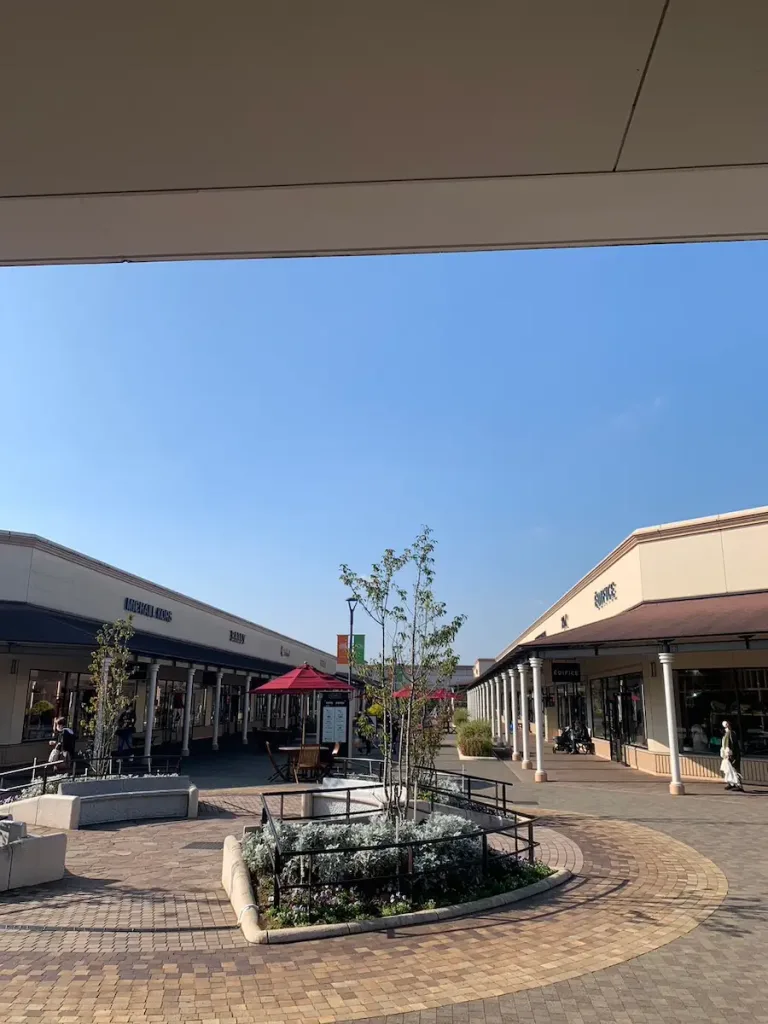 Sakasai Outlet Mall 2 | Jumbo cab and wagon for 5 or more passengers from Tokyo and Saitama to all over Japan and airports